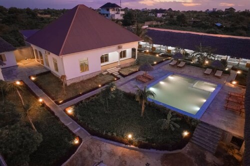 "Relaxing cozy bungalows Escape with Garden Views & Free WI-FI with speed