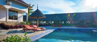 "Relaxing cozy bungalows Escape with Garden Views & Free WI-FI with speed