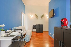 Unclassified image, 3 of 37, button