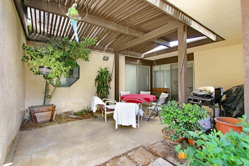 Sunny Azusa Hideaway Near APU Trails Easy LA Access