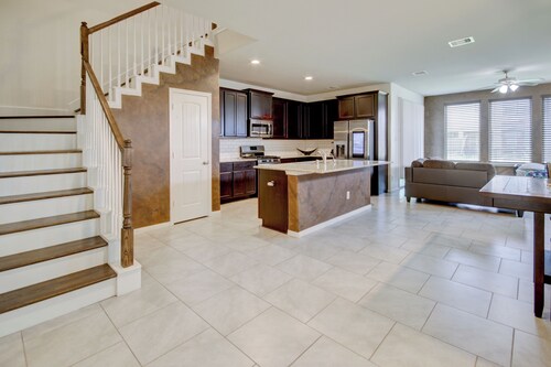 Bright & Airy 3BR Home Near OakBend Med Center - Perfect for Families & Nurses