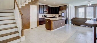 Bright & Airy 3BR Home Near OakBend Med Center - Perfect for Families & Nurses