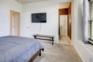 3 bedrooms, iron/ironing board, free WiFi, bed sheets