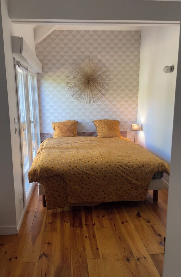 2 chambres, fer et planche à repasser, Wi-Fi gratuit, draps fournis