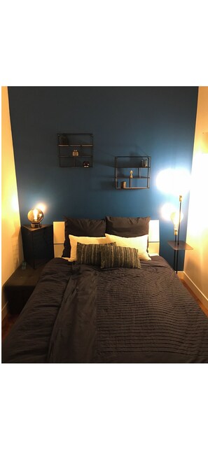 2 عدّة غرف نوم ومكواة/لوح كي وواي فاي مجانًا وملاءات أسرّة