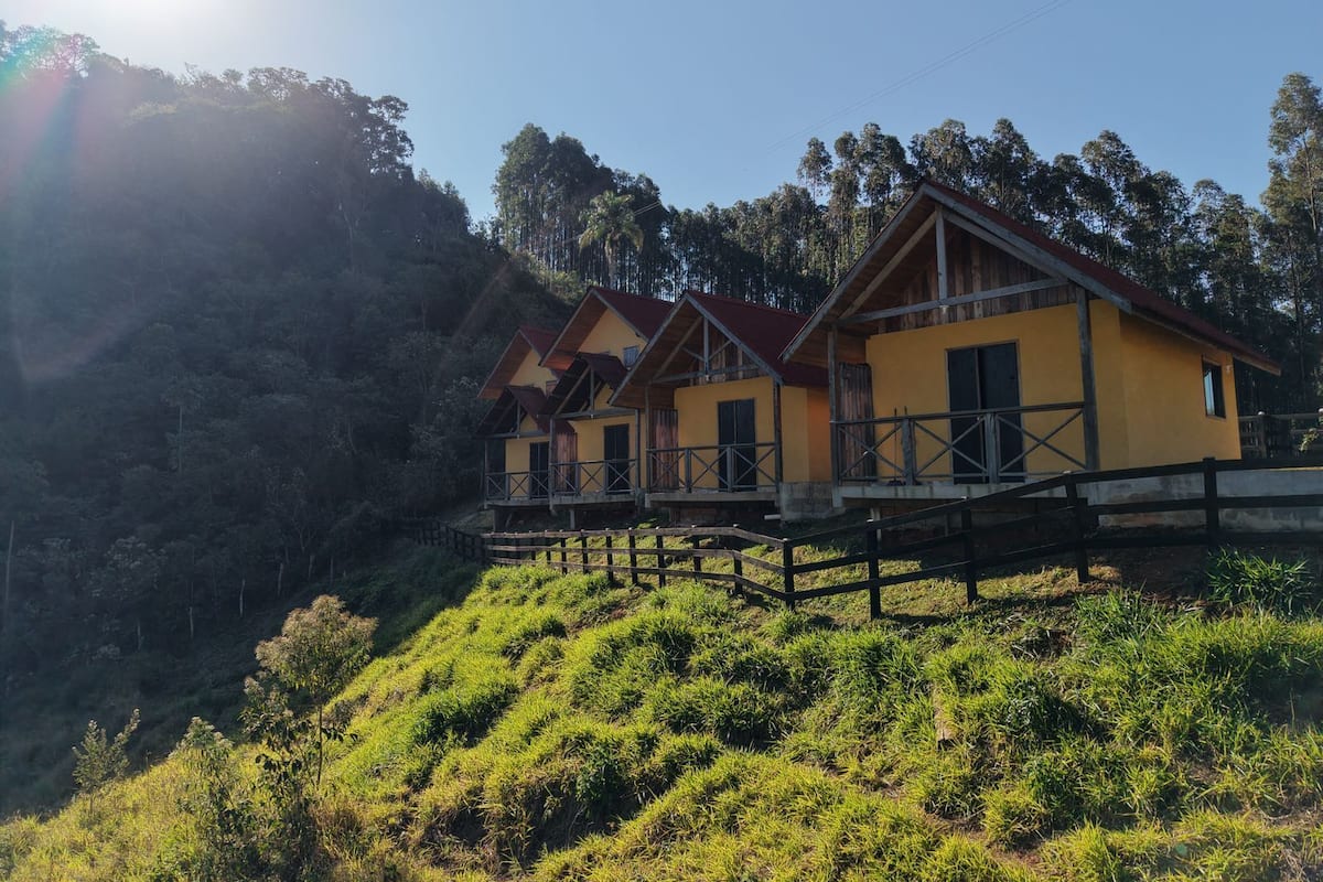 Chalet clásico, vista a la montaña | Wifi gratis y ropa de cama