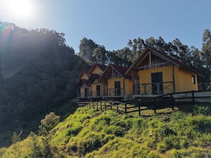 Classic Chalet, Mountain View | Free WiFi, bed sheets