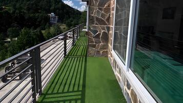 Deluxe Cottage | Balcony