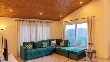 Deluxe Cottage | Living area