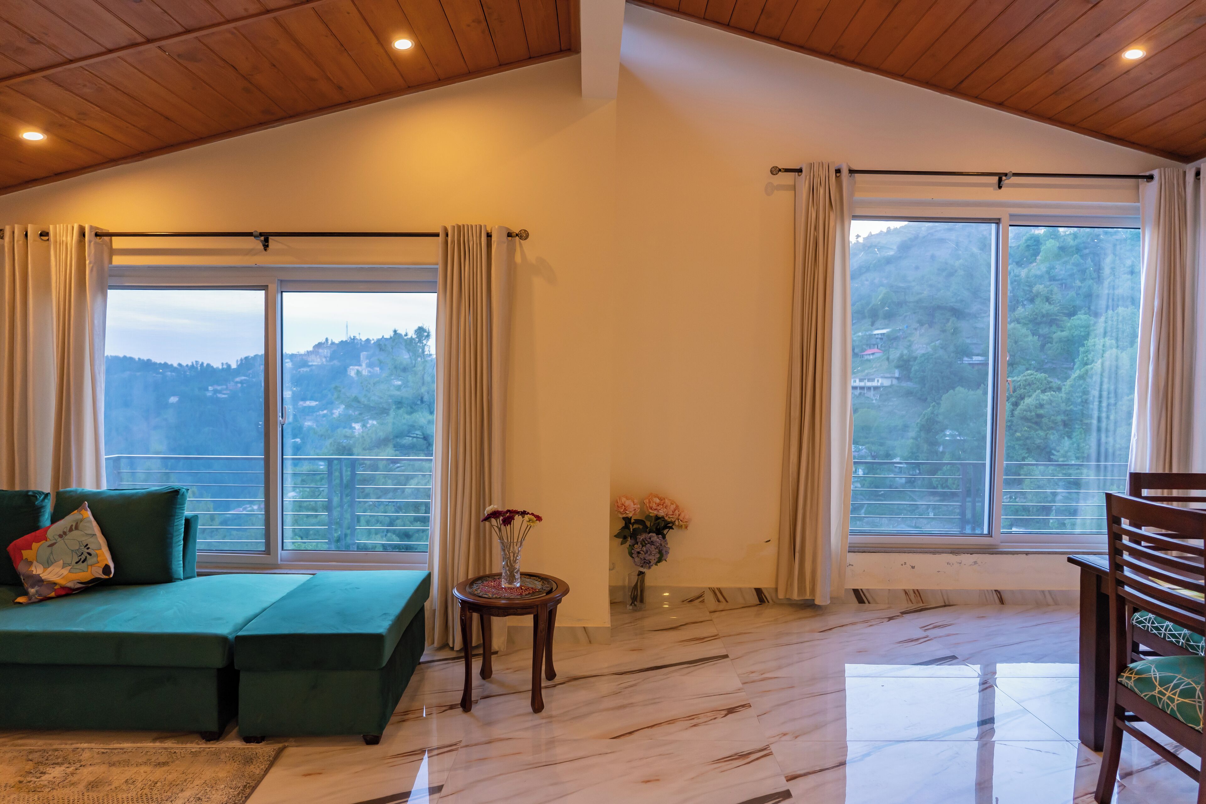 Deluxe Cottage | Living area