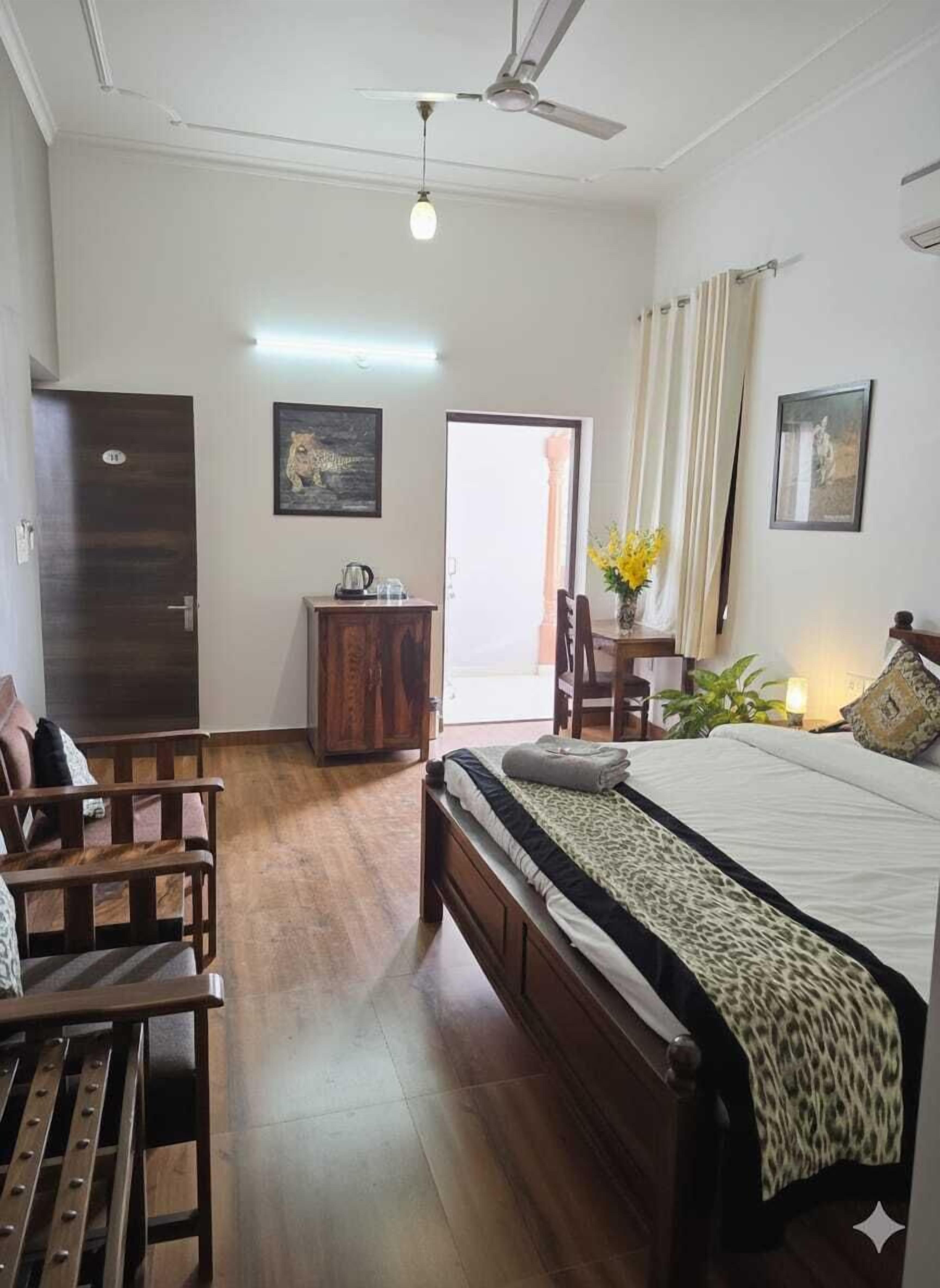 Decoración personalizada, muebles diferentes y escritorio 