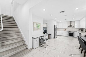 Fridge, microwave, stovetop, dishwasher