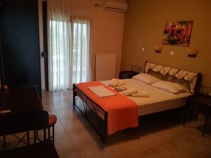 Suite Keluarga, balkon, pemandangan kolam renang | Kedap suara, Wi-Fi gratis, dan seprai linen