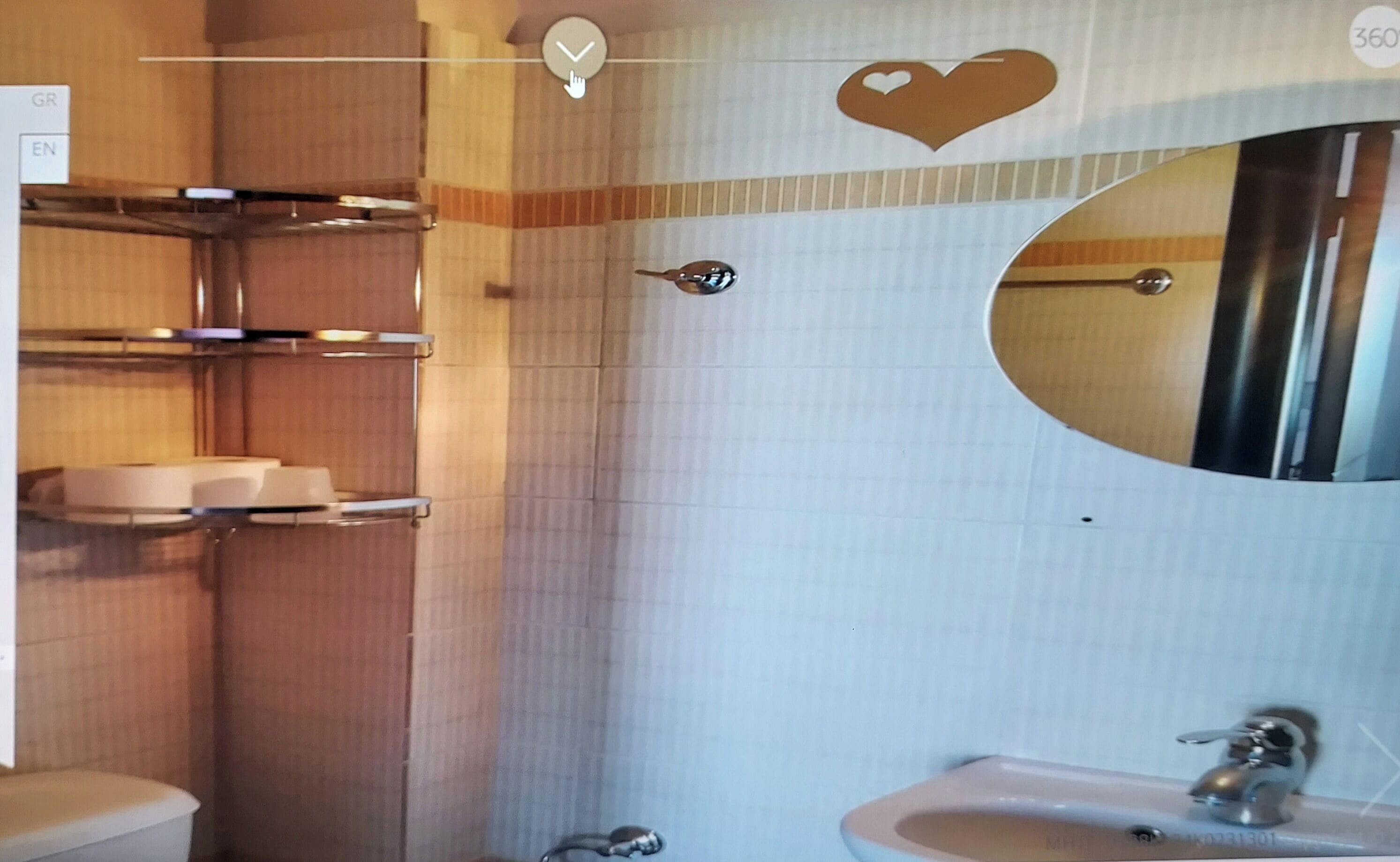 Suíte família, sacada, vista para a piscina | Banheiro | Chuveiro, secador de cabelo, toalhas de banho, papel higiênico