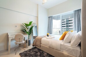2 bedrooms, in-room safe, desk, iron/ironing board