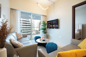 Smart TV - KeyRock - Chic 2BR Escape with Pool, Gym & Lake View (Dubai)