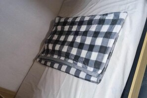 Unclassified image, 5 of 7, button - hola backpacker hostel (Vientiane)