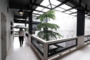 المنشأة من الداخل