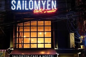 Exterior - Sailomyen Cafe and Hostel (Vientiane)