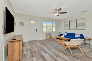 Téléviseur connecté, table de baby-foot