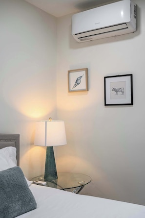 Apartment - Modern Retreat Apartment Parking w Laundry 1 (Altadena)