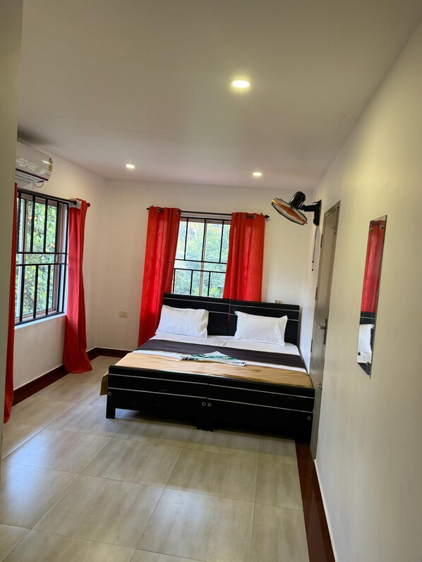 Iron/ironing board, free WiFi