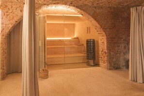 Spa - GARDEN FLOOR EAST: wood-burning stove and terrace to the southeast (Werben)