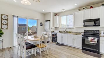 KĂŒhlschrank, Mikrowelle, Ofen, Herdplatte