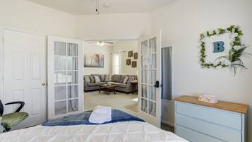 3 Schlafzimmer, Schreibtisch, BĂŒgeleisen/BĂŒgelbrett, kostenloses WLAN