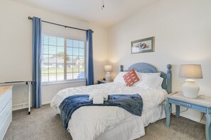 3 bedrooms, desk, iron/ironing board, free WiFi
