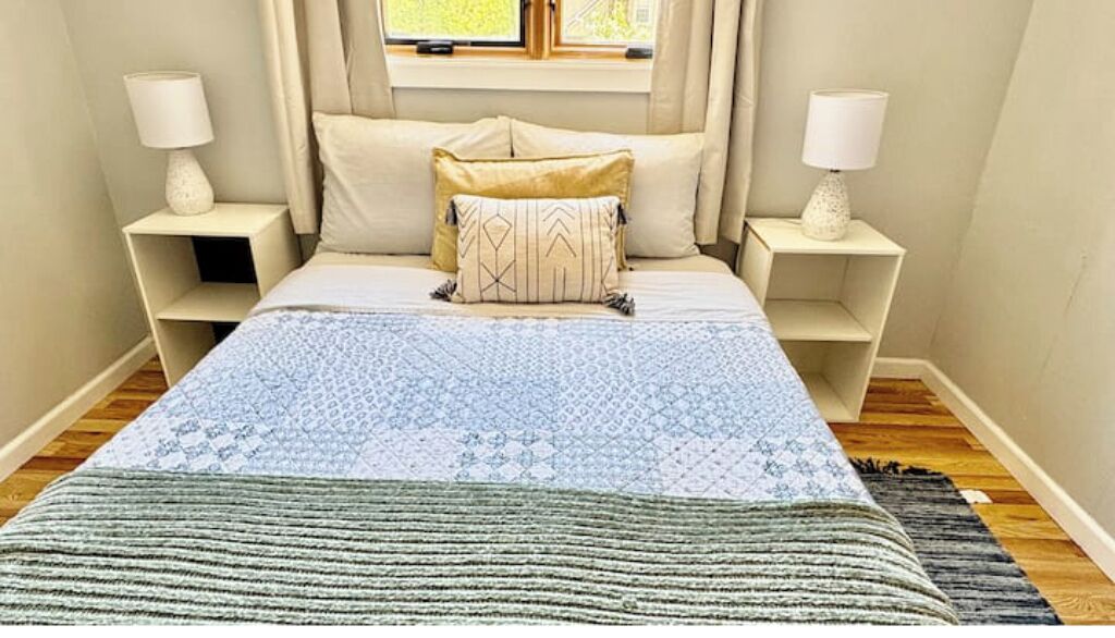 5 bedrooms, iron/ironing board, free WiFi, bed sheets