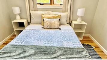 5 bedrooms, iron/ironing board, free WiFi, bed sheets