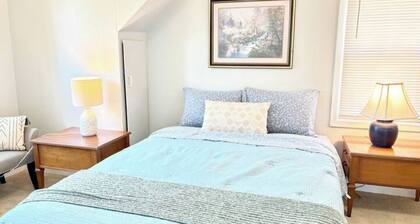 Spacious 5-bedroom house in lovely Amherst with Central AC,