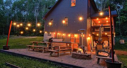 Unique Large Chalet w/ Hot Tub! A Hidden Gem!