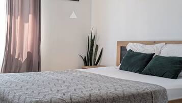 1 slaapkamer, een strijkplank/strijkijzer, internet, beddengoed