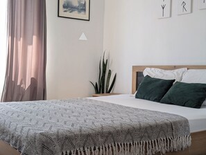 1 bedroom, iron/ironing board, Internet, bed sheets