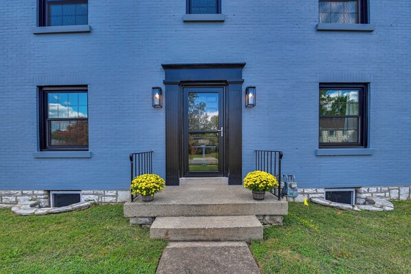 Apartment (3 Bedrooms) | Front of property