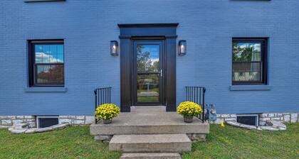 3 Mi to Dtwn: Updated Home w/ Hot Tub in Lexington