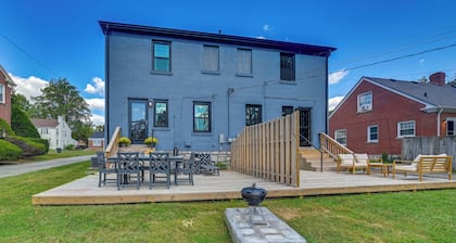 3 Mi to Dtwn: Updated Home w/ Hot Tub in Lexington