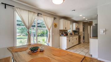 ํ์ฐ์ค (3 Bedrooms) | ๋ด๋ถ