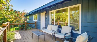 Walk to Rogue X: Medford Family Home w/ Large Yard