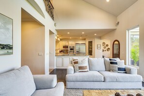 House (6 Bedrooms) | Interior - Outdoor Oasis! Luxe Hilltop Home in San Marcos (San Marcos)