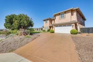 House (6 Bedrooms) | Interior - Outdoor Oasis! Luxe Hilltop Home in San Marcos (San Marcos)