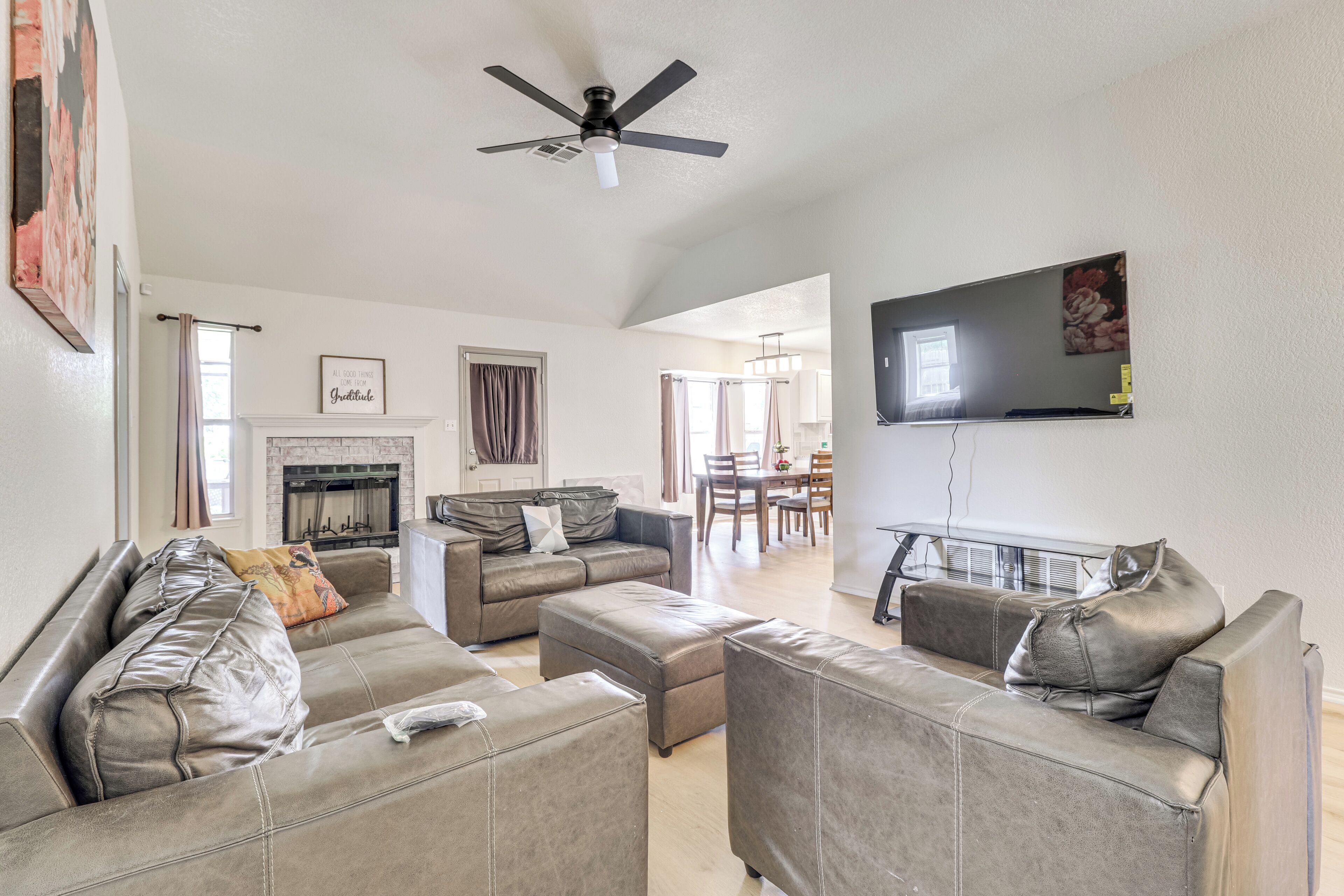 House (4 Bedrooms) | Interior