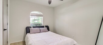 Fenced-in Yard: Family Home 4 Mi to Dtwn Killeen!