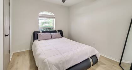 Fenced-in Yard: Family Home 4 Mi to Dtwn Killeen!