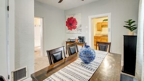 Ev (2 Bedrooms) | İç mekân