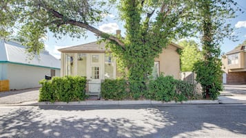 House (2 Bedrooms) | Front of property