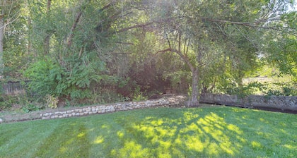 Apt 3 Mi to Dtwn Ogden! Pet-friendly Backyard