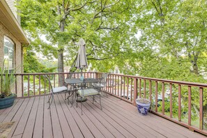 House (3 Bedrooms) | Interior - Family Home w/ Deck: 12 Mi to Downtown Nashville! (Nashville)